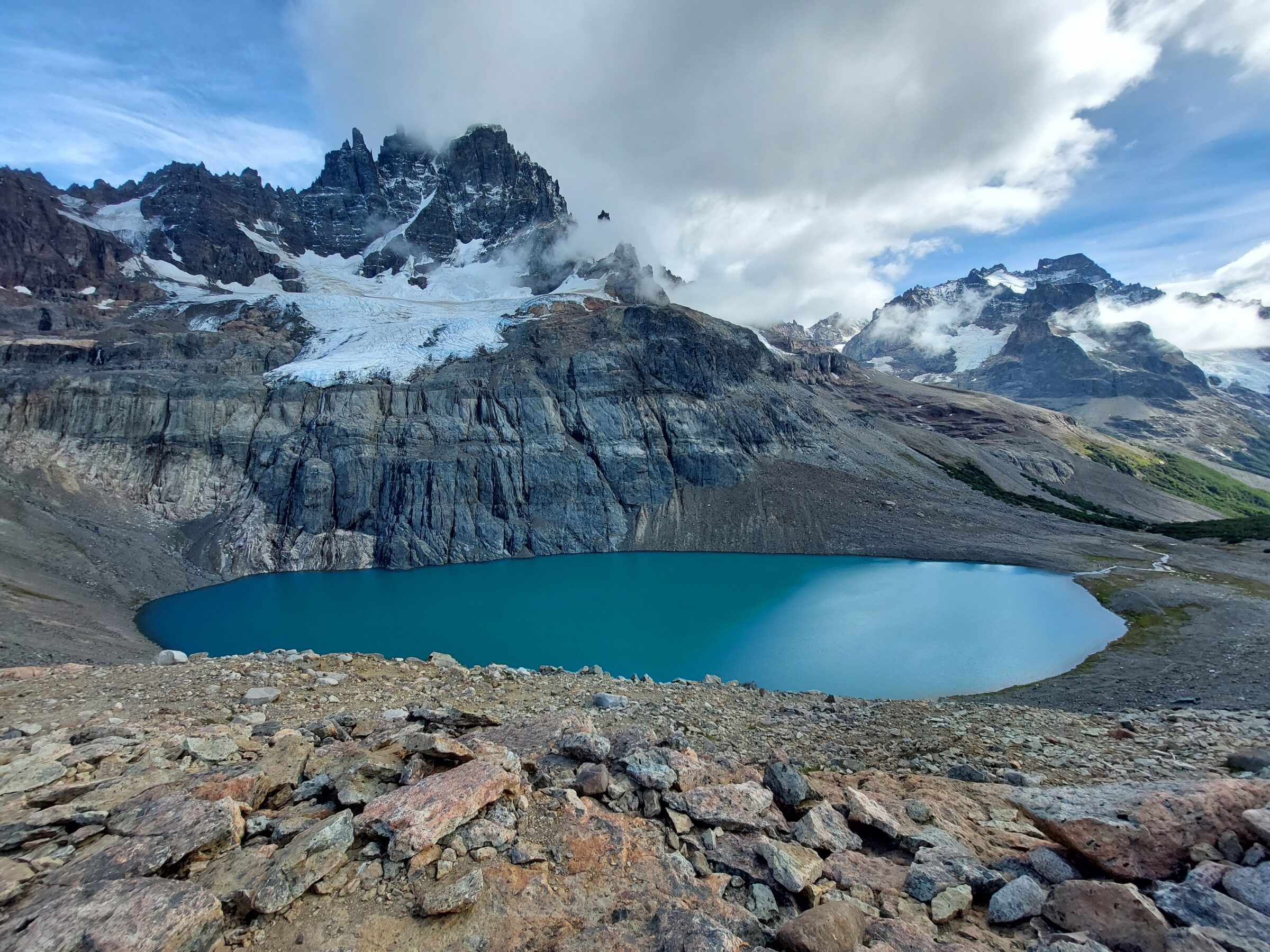 Laguna Cerro Castillo met daarachter Cerro Castillo, Chili