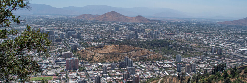 Uitzicht over Santiago vanaf Cerro San Cristobal, Chili